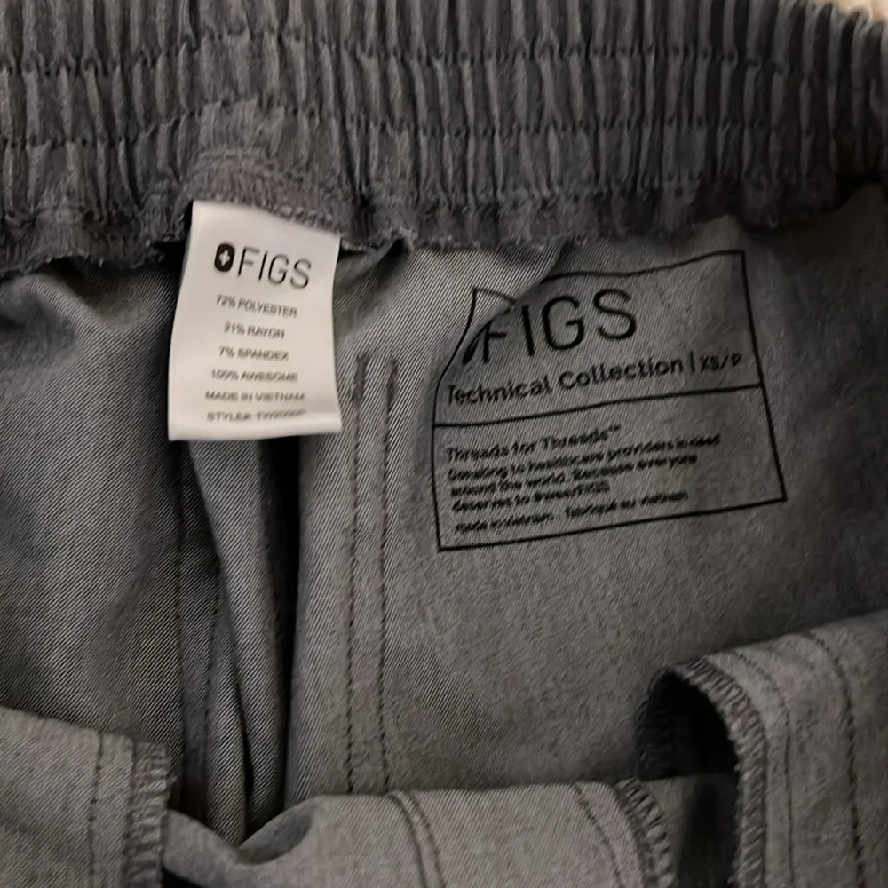 FIGS SCRUBS BUNDLE - Picture 5 of 6